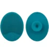 Deux pads ovales en silicone turquoise : l’un texturé à picots fins et gros, l’autre lisse avec ventouse centrale, sur fond clair.