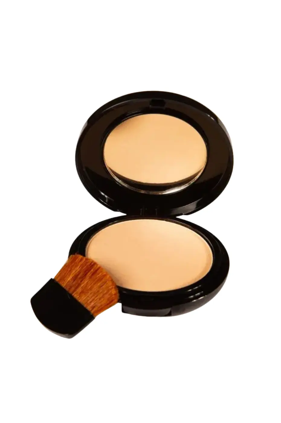 Yves Morel - La Poudre Illuminatrice (N°41) Boîtier noir compact de poudre illuminatrice Yves Morel Highlighting Powder N°41 ouvert, avec un pinceau de maquillage.