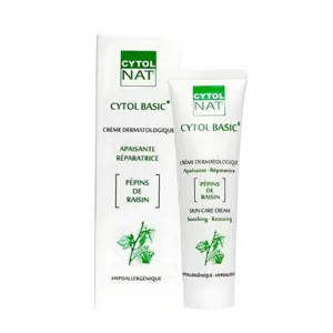 Tube et étui de la crème Cytol Basic 50 ml SPF30, soin apaisant et réparateur au pépin de raisin, sur fond clair élégant