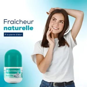 Femme souriante et flacon Glyceriall Roll-On turquoise. Texte : Fraîcheur naturelle à la pierre d'alun. Format 50ml.