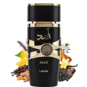 Bouteille de parfum Assad Lattafa noire et dorée, posée avec des grains de café, une gousse de vanille et des fleurs.