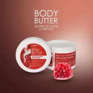 Un pot de crème pour le corps K-Reine au centre avec des graines de grenade autour.