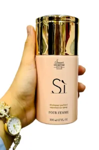 Déodorant Sì Pour Femme 200 ml, design beige et or, parfum élégant et protection longue durée au charme raffiné.