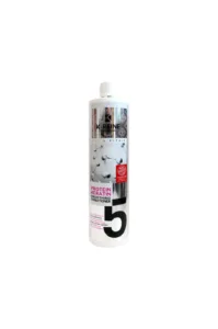 Bouteille blanche et argentée de 500ml d'après-shampoing K-REINE Liss & Repair Protéine Kératine N°5 pour cheveux lissés.
