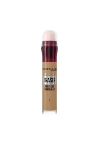 Le Maybelline Instant Anti-Âge Eraser Concealer, teinte 02, avec son applicateur éponge intégré.