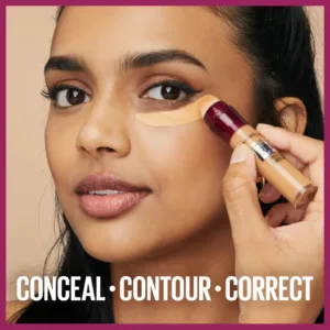 Une femme utilise l'anti-cernes Maybelline Instant Anti-Âge N°2 sous l'œil, avec les mots "CONCEAL • CONTOUR • CORRECT".