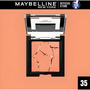 Maybelline Fit Me Blush N°35 Corail, boîtier noir ouvert, fard poudre corail fissuré. Logo Maybelline New York.
