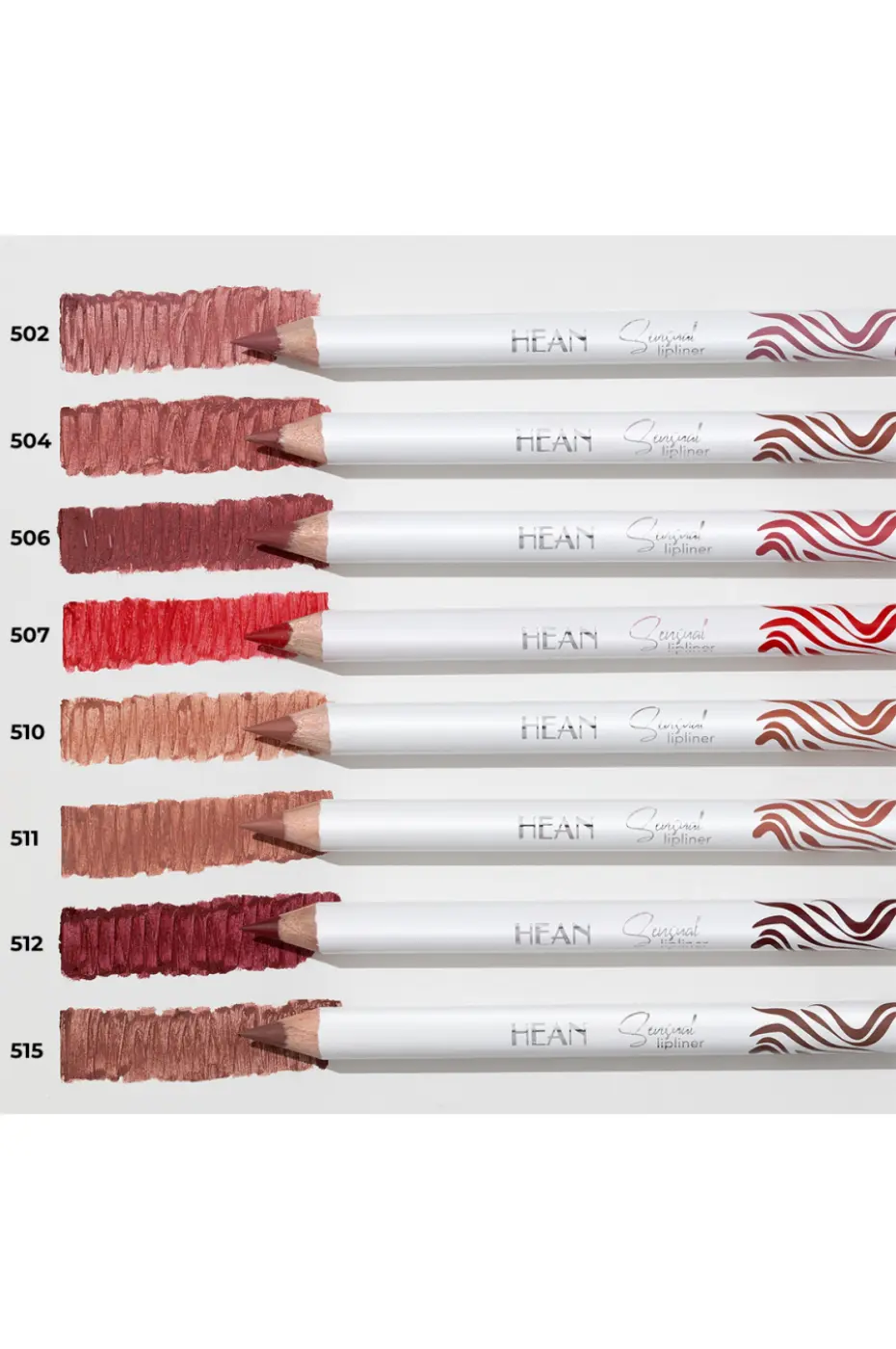 Crayon à Lèvres HEAN Sensual N°506 – Rouge Brun Intense Échantillons des crayons à lèvres HEAN Sensual Lip Liner, dont la teinte N°506, un brun-rouge profond et sophistiqué.