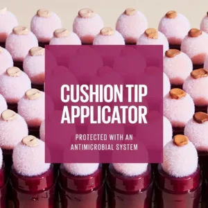 Gros plan sur l'applicateur coussin (Cushion Tip Applicator) du correcteur Maybelline, protégé par un système antimicrobien.