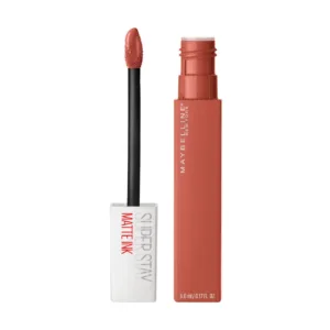 Rouge à lèvres liquide Maybelline Super Stay Matte Ink N°70 ouvert, avec l'applicateur saturé de produit, couleur nude terre cuite.