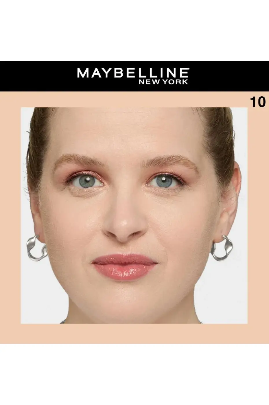 Effet du Maybelline Femme portant le Correcteur Maybelline Fit Me N°10 (Ivoire) pour un teint mat, unifié et éclatant.