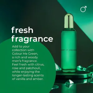 Publicité pour le parfum Colour Me Green, bouteille verte. Texte : fragrance riche et boisée avec notes de citron, rose, patchouli, vanille et ambre.