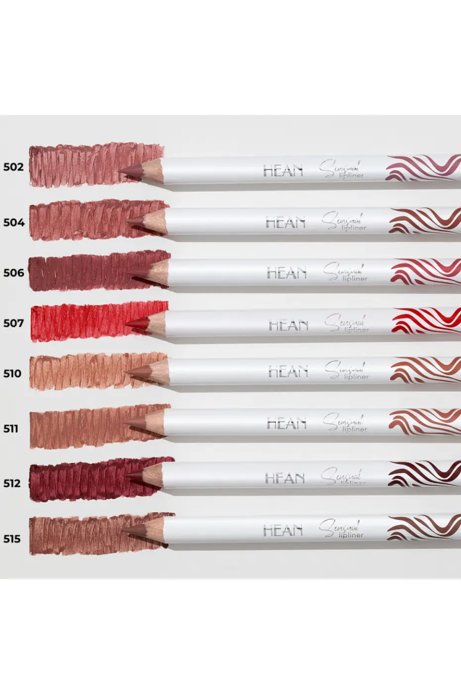 HEAN Sensual Lip Liner : Palette de Teintes Irrésistibles Huit crayons à lèvres HEAN Sensual Lip Liner (du 502 au 515) avec leurs échantillons de couleur. Nudes, rouges et baies.