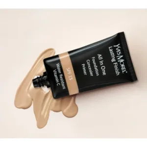 Tube de fond de teint YVES MOREL All In One Lasting Finish couché avec un riche sillage de texture crème de teinte beige clair. SPF 15.