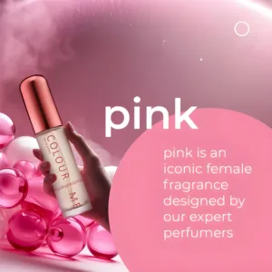 Main tenant le parfum Colour Me Pink EDP, fond rose vibrant avec bulles brillantes et message sur la fragrance féminine.