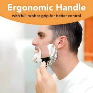 Gros plan d'un homme utilisant le rasoir BIC Flex 5 sur sa joue, mettant en avant le manche ergonomique avec grip en gomme.