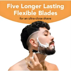 Homme utilisant le rasoir BIC Flex 5 Sensitive sur sa barbe avec de la mousse pour un rasage de près et confortable.