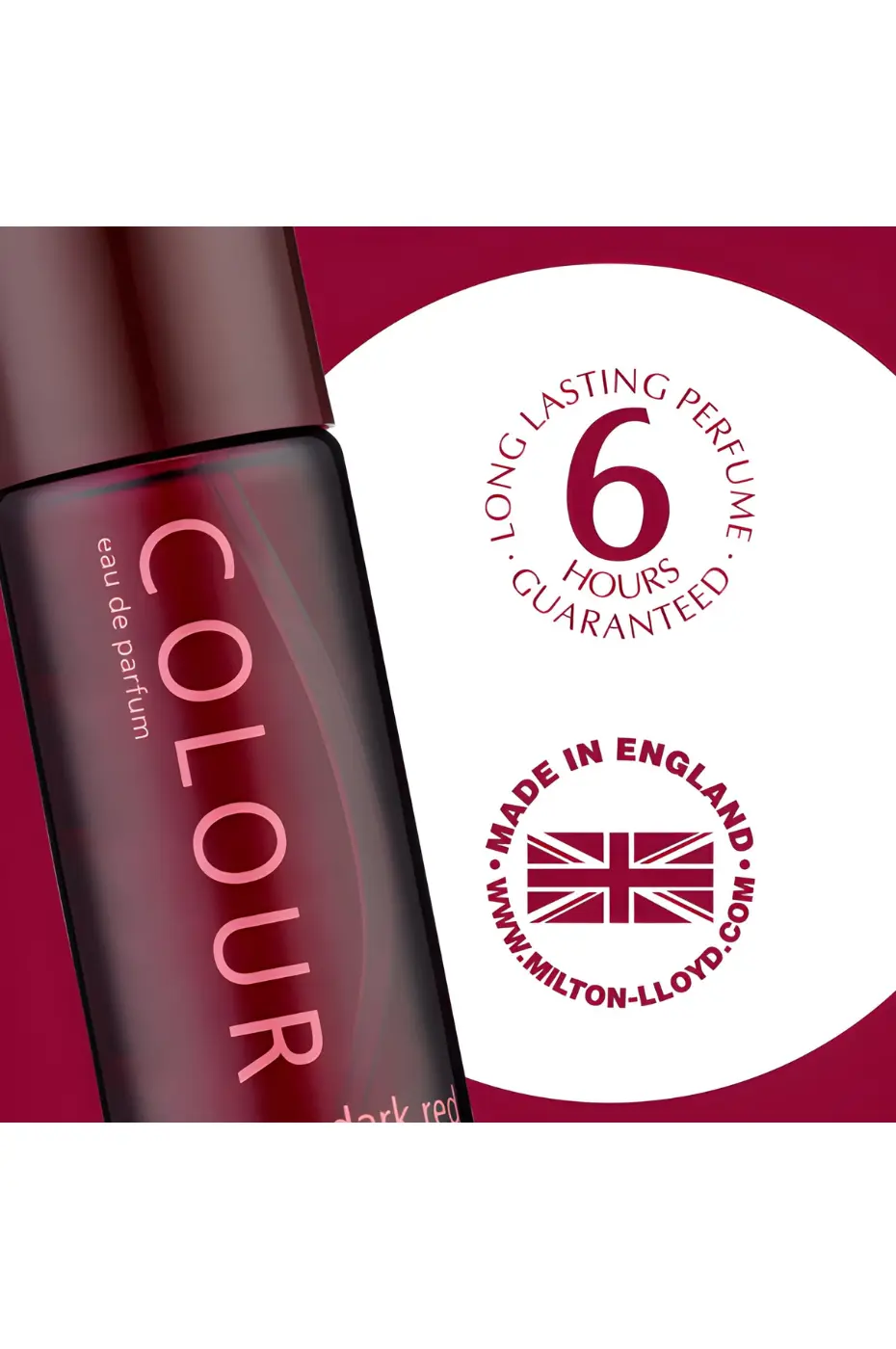 Longue Tenue Flacon Colour Me Dark Red sur un podium. Description: fragrance sophistiquée, notes d'agrumes, ambre, cèdre et musc.