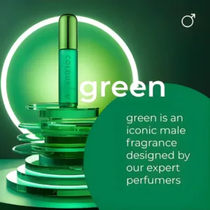 Flacon Colour Me Green sur un socle en verre illuminé d'un halo vert, illustrant une fragrance iconique pour homme.