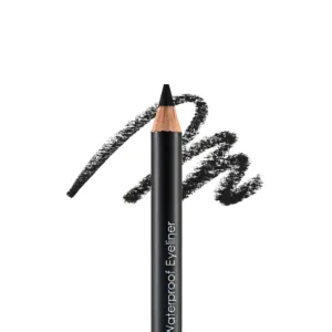 Gros plan sur la mine du crayon Flormar 101 et son tracé noir intense. Texture lisse et pigmentation haute performance.