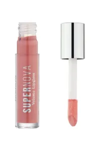 Brillant à lèvres Topface Supernova Volume 002 Reimagine rose poudré avec applicateur large sur fond blanc.