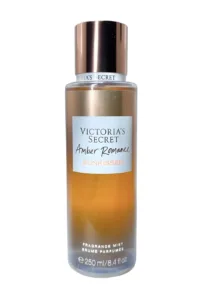 Flacon de brume parfumée Victoria's Secret Amber Romance Sunkissed 250 ml aux reflets ambrés et capuchon doré brillant.