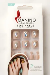 Boîte de faux ongles pour pieds MANINO beige nude avec strass brillants et design élégant pour une pédicure instantanée.
