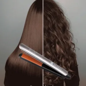 Lisseur ENZO 2 en 1 montrant deux coiffures : cheveux lisses d'un côté et cheveux bouclés de l'autre côté.