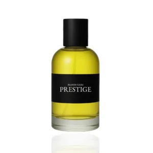 Flacon de parfum Prestige pour homme de Maison Griri, liquide jaune d’été sur fond blanc épuré.