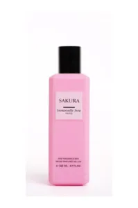 Flacon rose de brume parfumée Sakura Emmanuelle Jane 265ml avec bouchon noir.