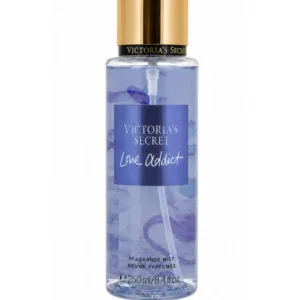 Flacon de brume parfumée Victoria's Secret Love Addict de 250ml avec bouchon doré sur fond blanc transparent.