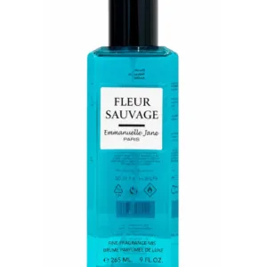 Flacon bleu de la brume parfumée Fleur Sauvage d'Emmanuelle Jane Paris sur fond neutre.