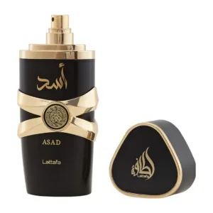 Flacon ouvert de parfum Asad Lattafa noir et or avec son bouchon posé à côté sur fond blanc.