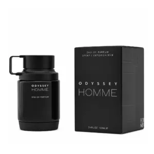 Bouteille de parfum noire 'ODYSSEY HOMME' à côté de sa boîte d'emballage noire assortie, toutes deux avec texte blanc.
